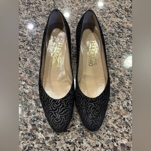 Salvatore Ferragamo Vintage Black and Silver Metallic Low Heel Size 6.5AA